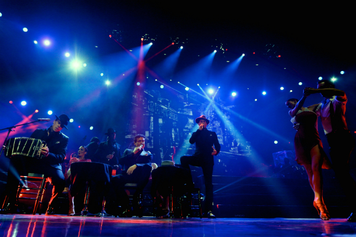 IL DIVO Lead Tango Bar Bandenon (cropped)