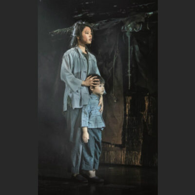MISS SAIGON Sooha Kim 'Kim' and Tam Photo Johan Persson (002)