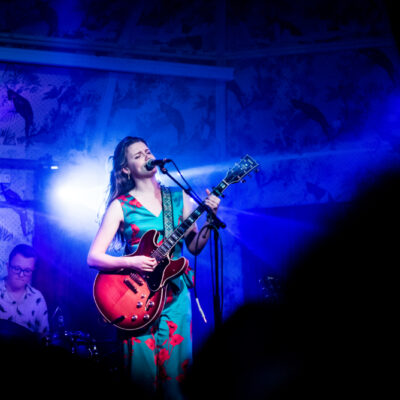 image of Manchester singer songwriter Isobel Holly at the Deaf Institute