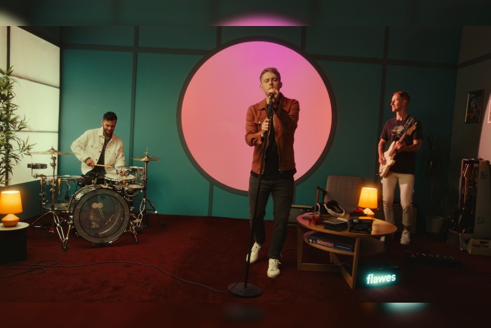 Flawes - whats a boy do to