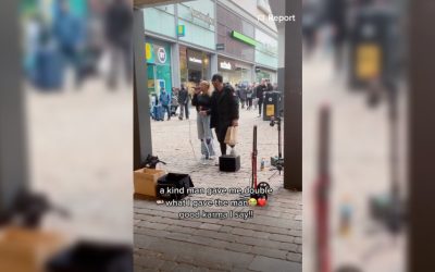 Manchester busker stops homeless man eating out of a bin
