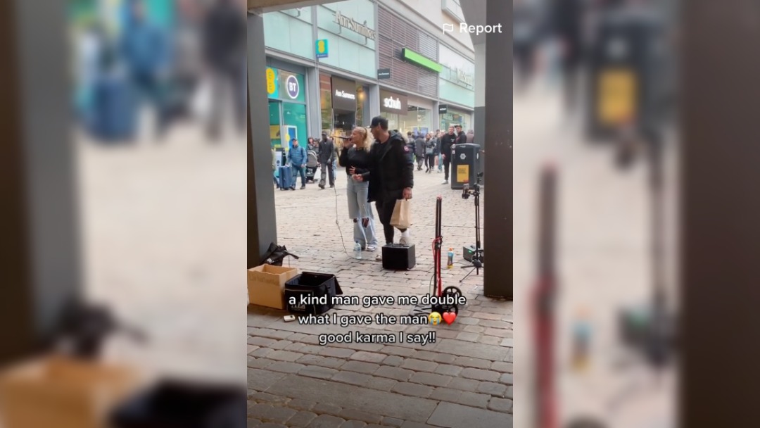 Manchester busker stops homeless man eating out of a bin