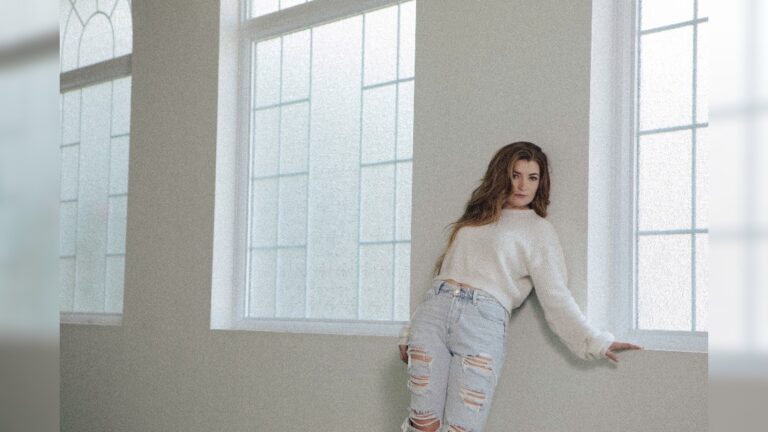 Tenille Townes - image courtesy Lauren Dunn