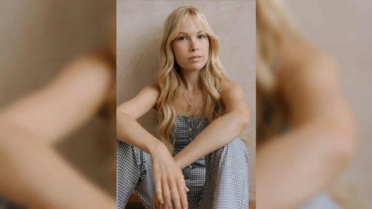 Maya Lane - singer and songwriter