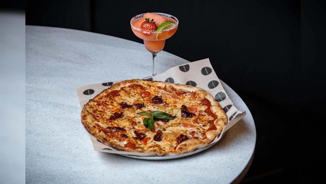PizzaLuxe launches bottomless brunch featuring breakfast pizza