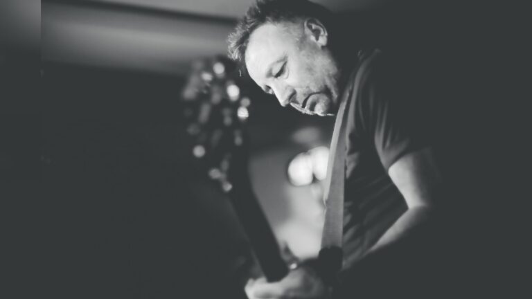 Peter Hook - image courtesy Mark McNulty