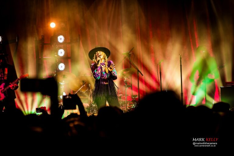 Lainey Wilson at Manchester Academy - 20 April 2024. image courtesy @markwiththecamera
