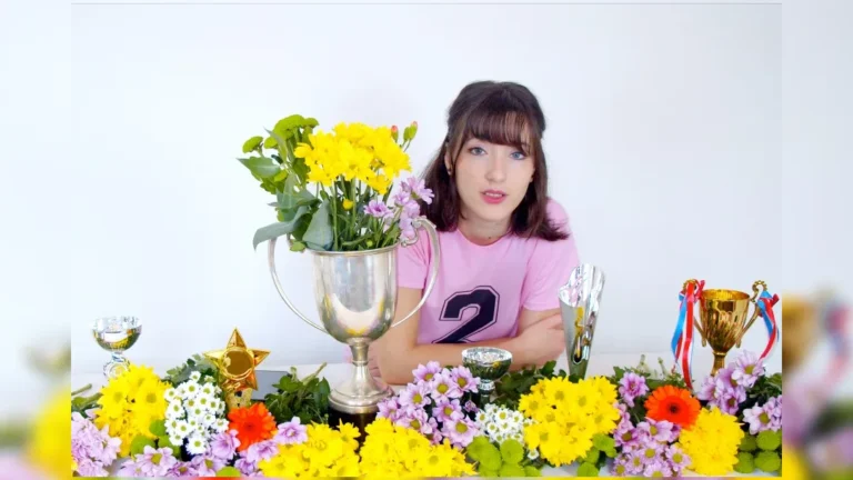 Music - Jewelia - Little Wins