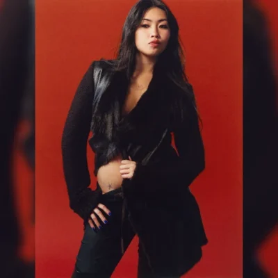 promotional image of Beabadoobee for her UK tour