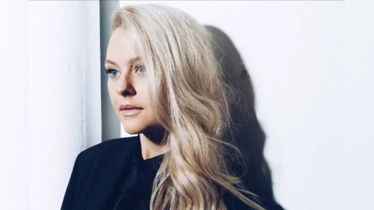 image of Manchester singer and songwriter Lusaint