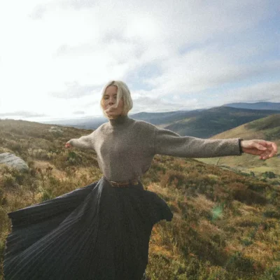 image of Nina Nesbitt performing Caledonia from the official music video